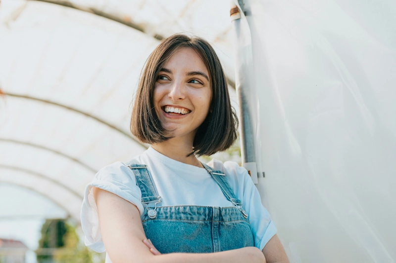 Mulher jovem sorrindo