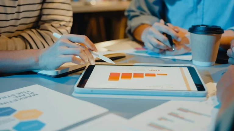 Gráficos sobre uma mesa